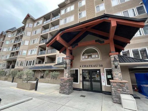 30 SE Discovery Ridge Close SW #305, Calgary, AB T3H 5X5
