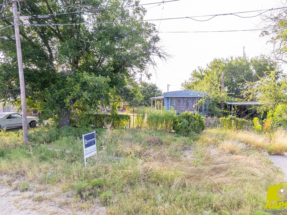 1st image of 304 S Cottonwood St #2