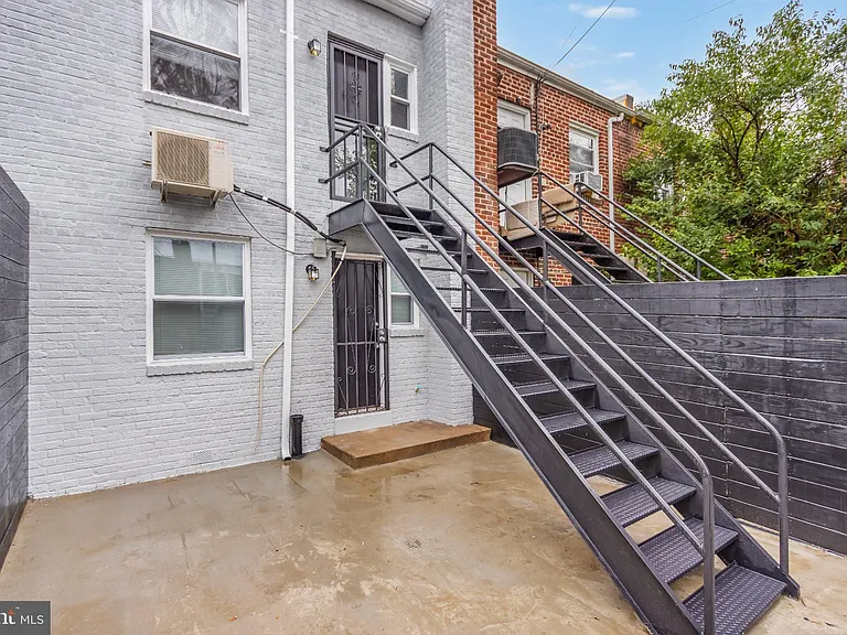 1721 Gales Pl NE — Photo 16