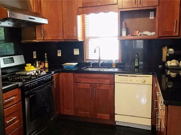 4th image of 3432 205th St