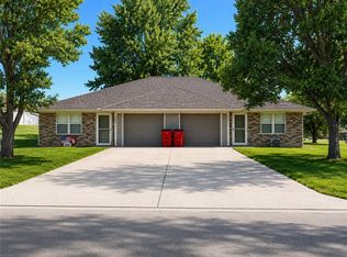 108 SE 25th St, Oak Grove, MO 64075