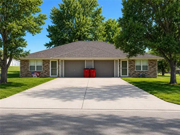 108 SE 25th St, Oak Grove, MO 64075