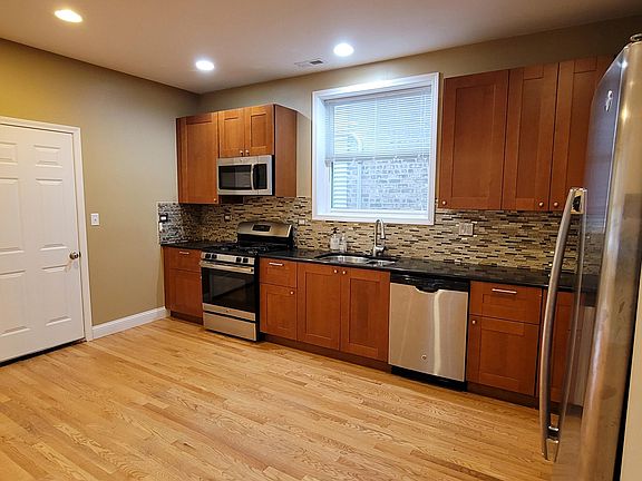 3rd image of 4851 N Rockwell St APT 2