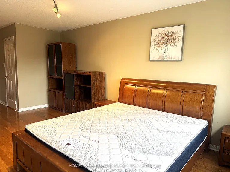74 Rideau Dr — Photo 15