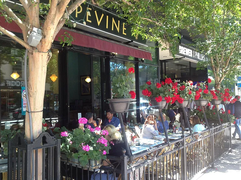 close to 4th street restaurants and cafes and bus