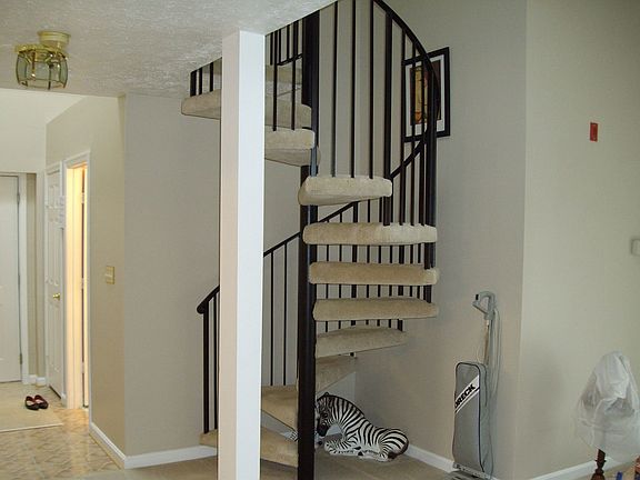spiral staircase to loft 