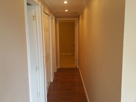 4th image of 541 E Tarpon Blvd NW