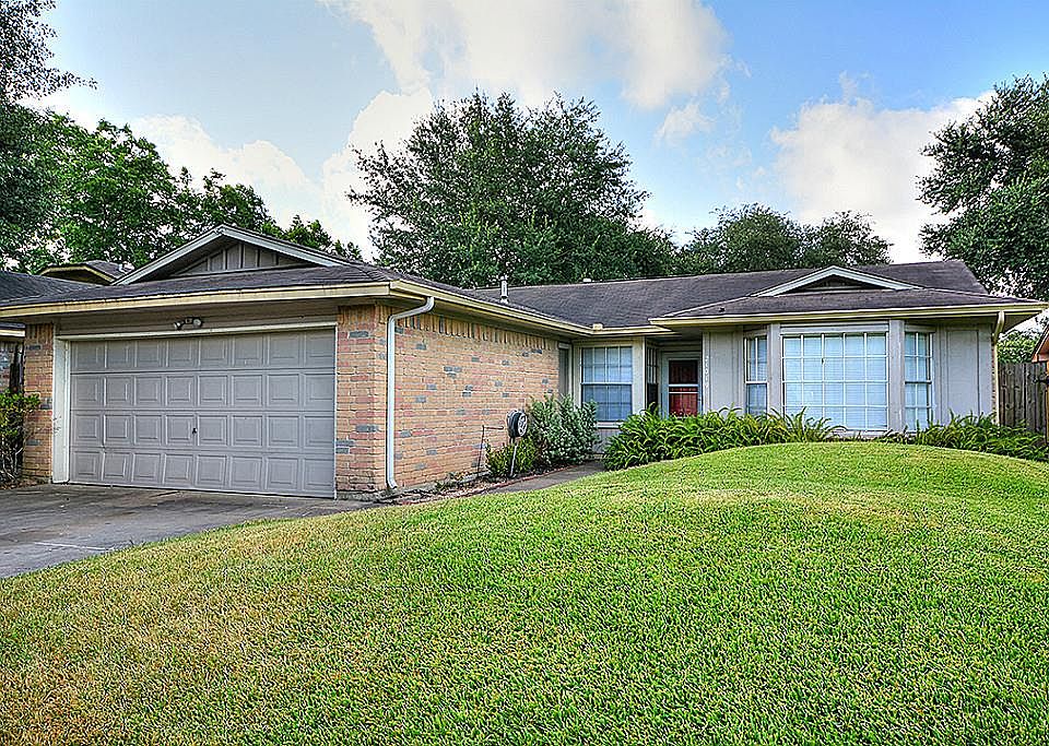 1st image of 21019 Western Valley Dr