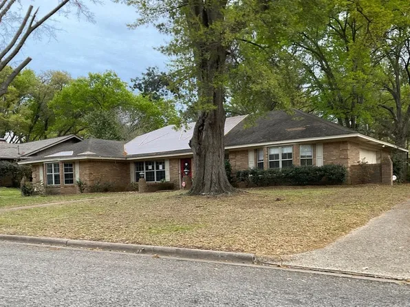 225 La Jolla Dr, Athens, TX 75751