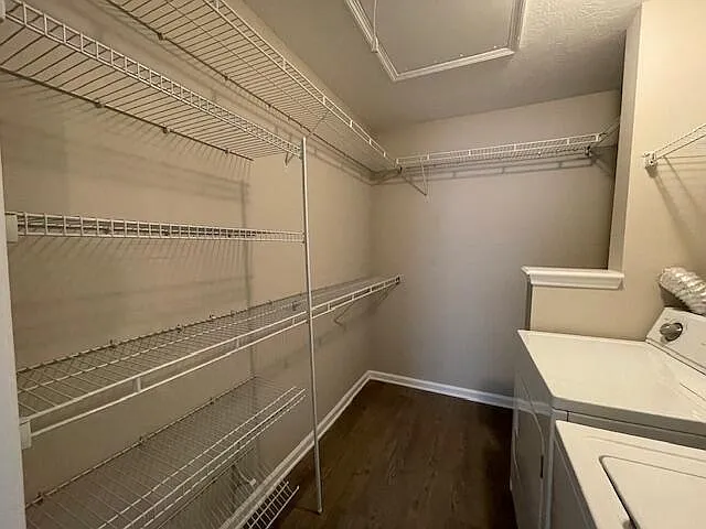 102 Bennington Ln — Photo 13