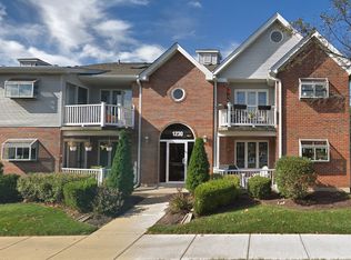 1230 Chalet Rd APT 204, Naperville, IL 60563