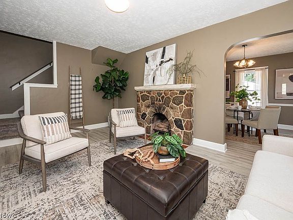 4th image of 176 Maple Dr