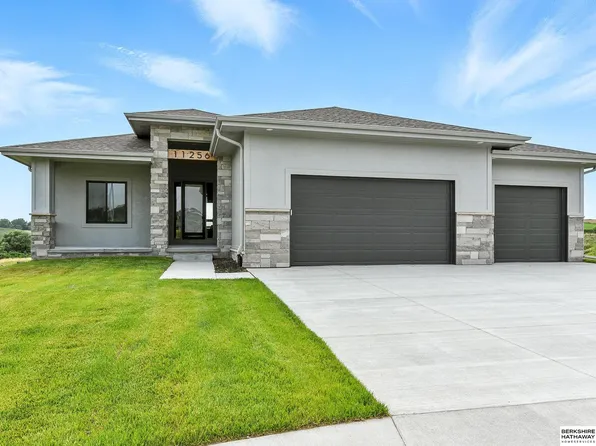 11256 S 219th St, Gretna, NE 68028