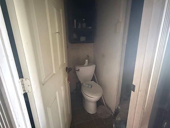 4th image of 611 Main St