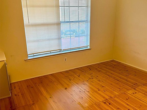 5th image of 7600 Burgoyne Rd Unit 240