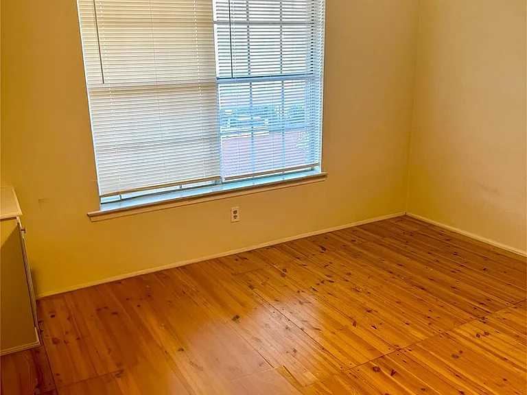7600 Burgoyne Rd #240 — Photo 5