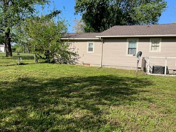 5th image of 17376 Garrett Rd
