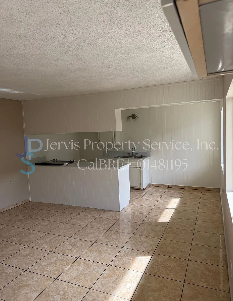 8700 #215 Entry - 8700-8710 Rosecrans Ave