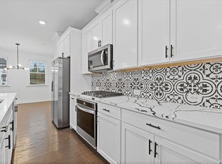 656 Beacon Dr, Sandy Springs, GA