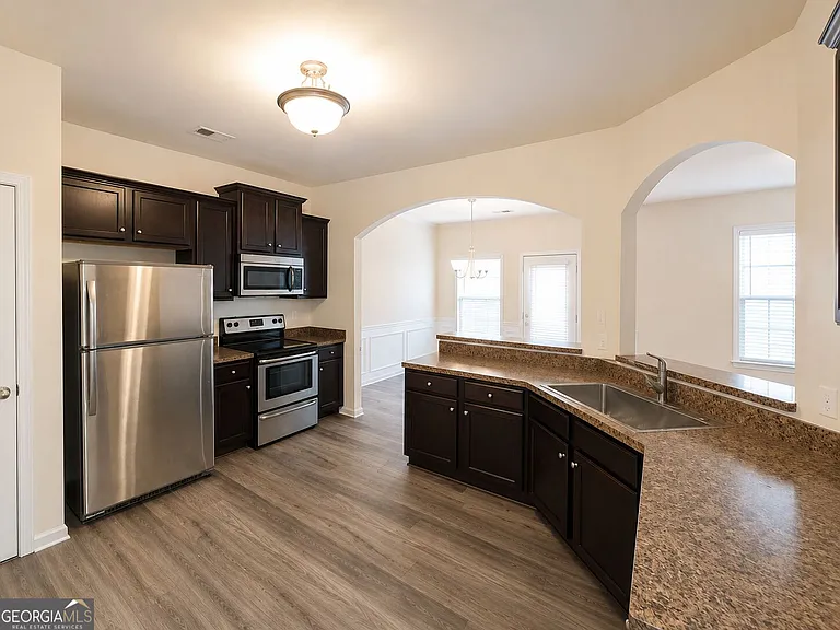 326 Lauren Dr — Photo 5