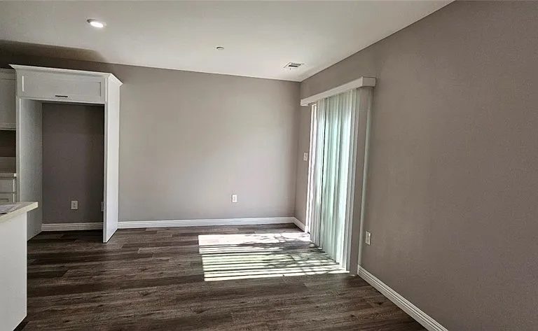 12308 Valley View Ave — Photo 36