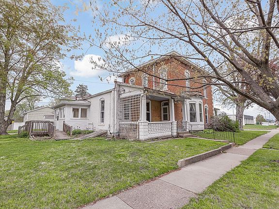 3rd image of 302 W Main St