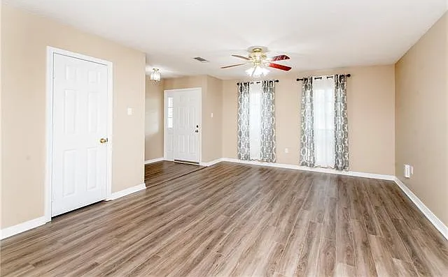 119 Larchwood Dr — Photo 4