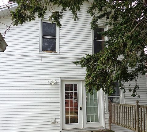 2nd image of 324 N Mulberry St