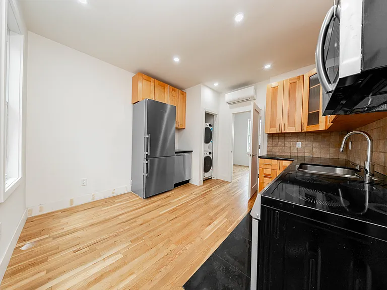 31-67 38th St #2L — Photo 4
