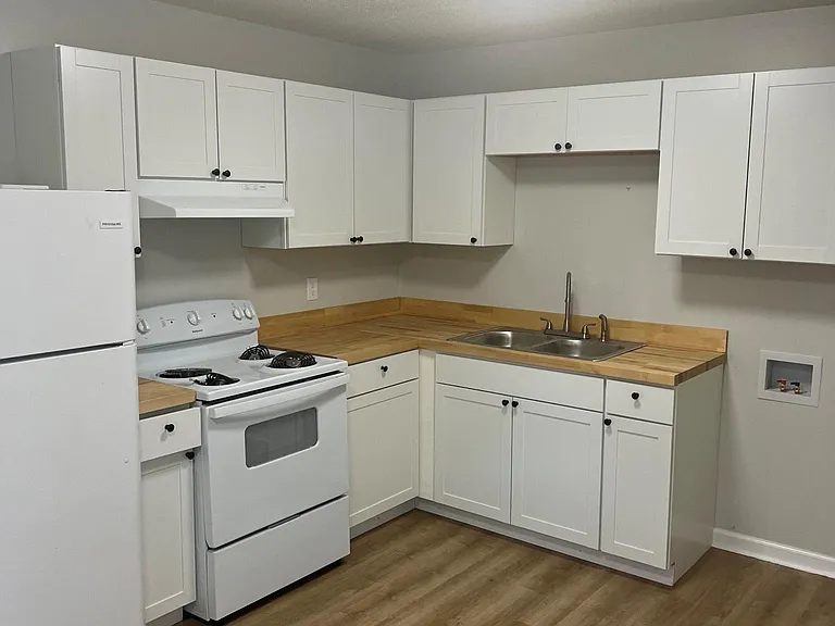 1900 Dutch Valley Dr #7 — Photo 1