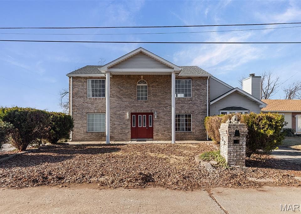 1st image of 32 Hilltop Pl