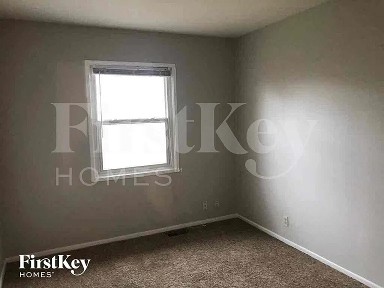 5050 Patricia St — Photo 6
