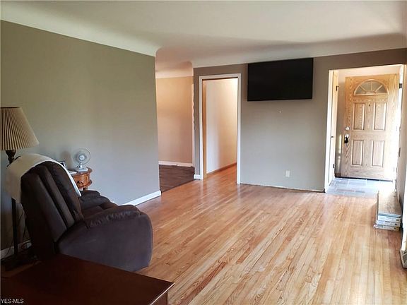 5th image of 10057 Lynn Dr
