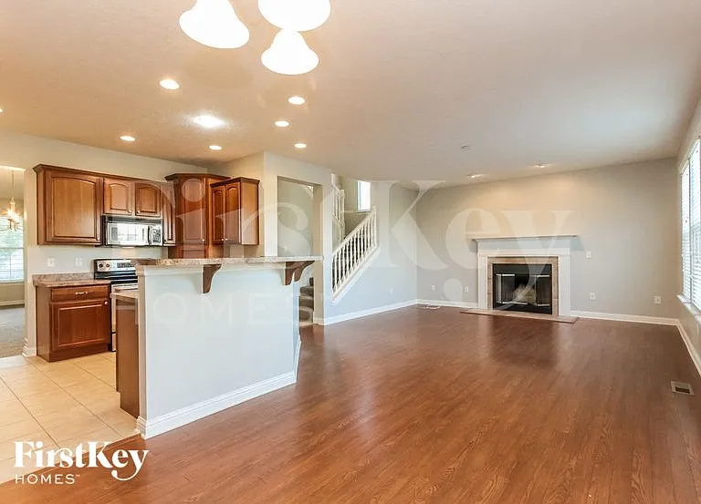 1301 Old Heritage Pl — Photo 3