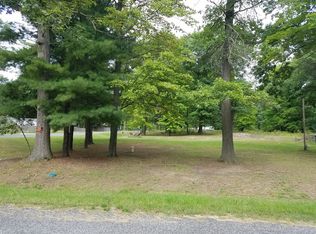 4080 N Maplecrest Dr, Sanford, MI 48657