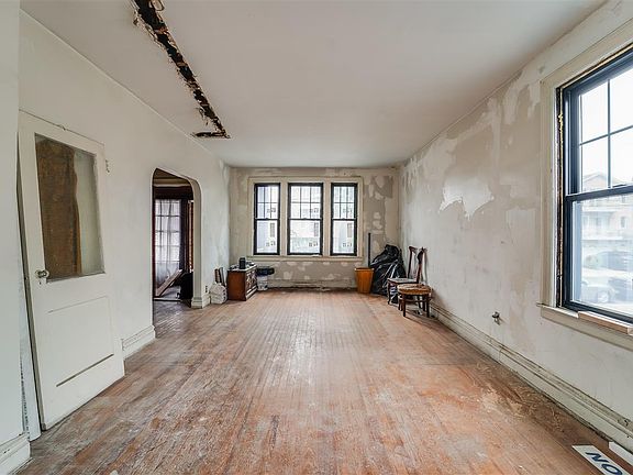 3rd image of 233-235 Boyd Ave