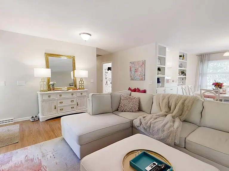560 Sherwood Dr — Photo 6