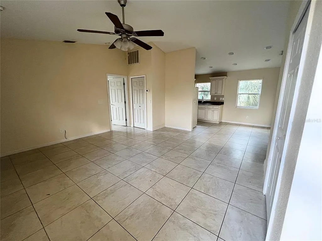 3 bed, 2.0 bath, 1196 sqft, $1,750 — Photo 2