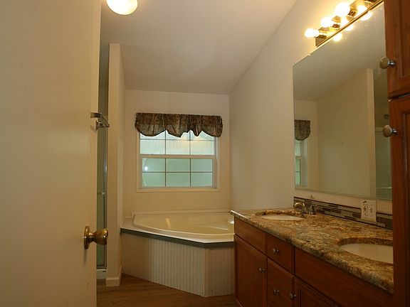 5th image of 21521 Birch Pl