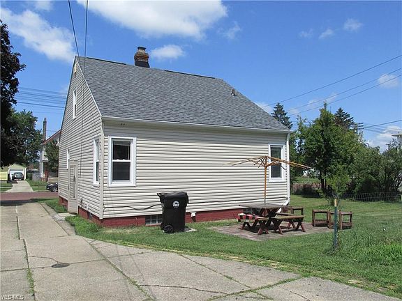 3rd image of 13307 Puritas Ave