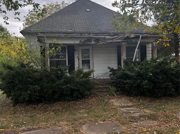 529 N 2nd St, Witt, IL 62094