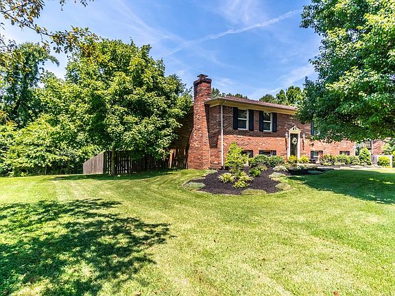 3rd image of 114 Whittington Cir