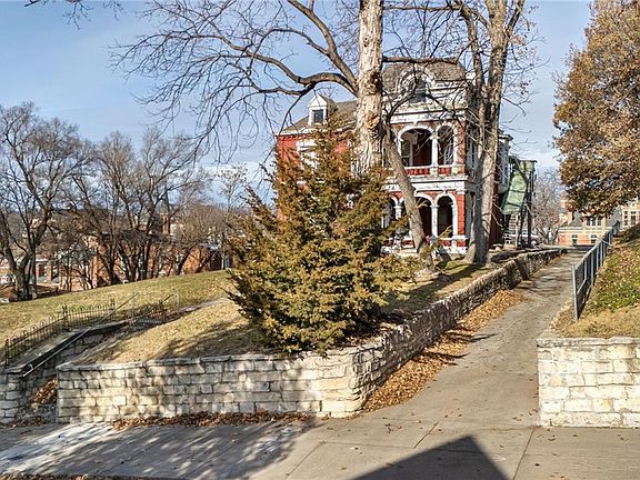 4th image of 1311 Francis St