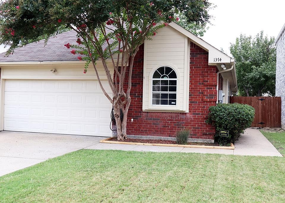 1st image of 1374 Mimosa Ln