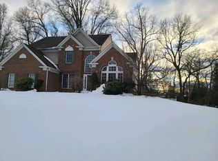 107 Twinberry Ct, Paramus, NJ 07652