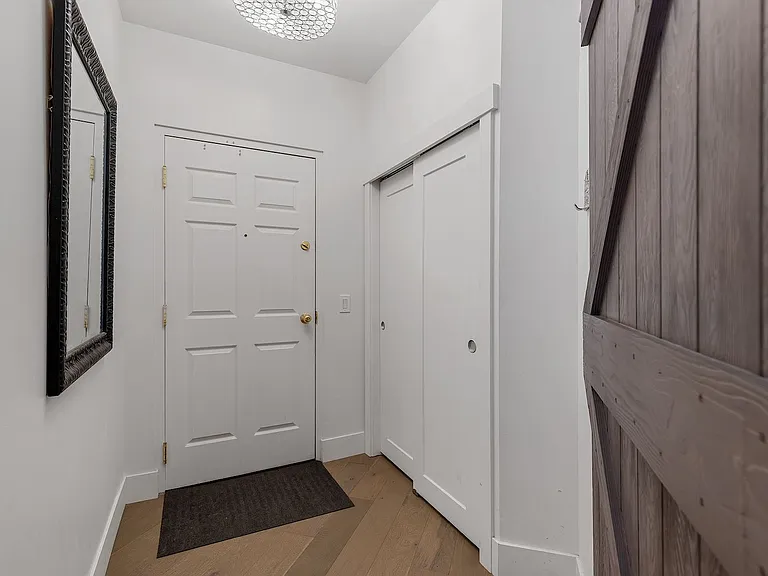 923 15th Ave SW #407 — Photo 3
