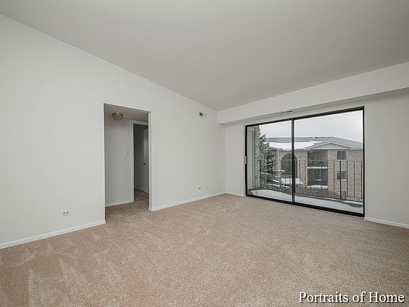 3rd image of 13308 W Circle Drive Pkwy APT 111