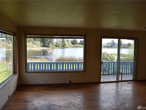 3rd image of 1012 Lake Terrace Dr SW