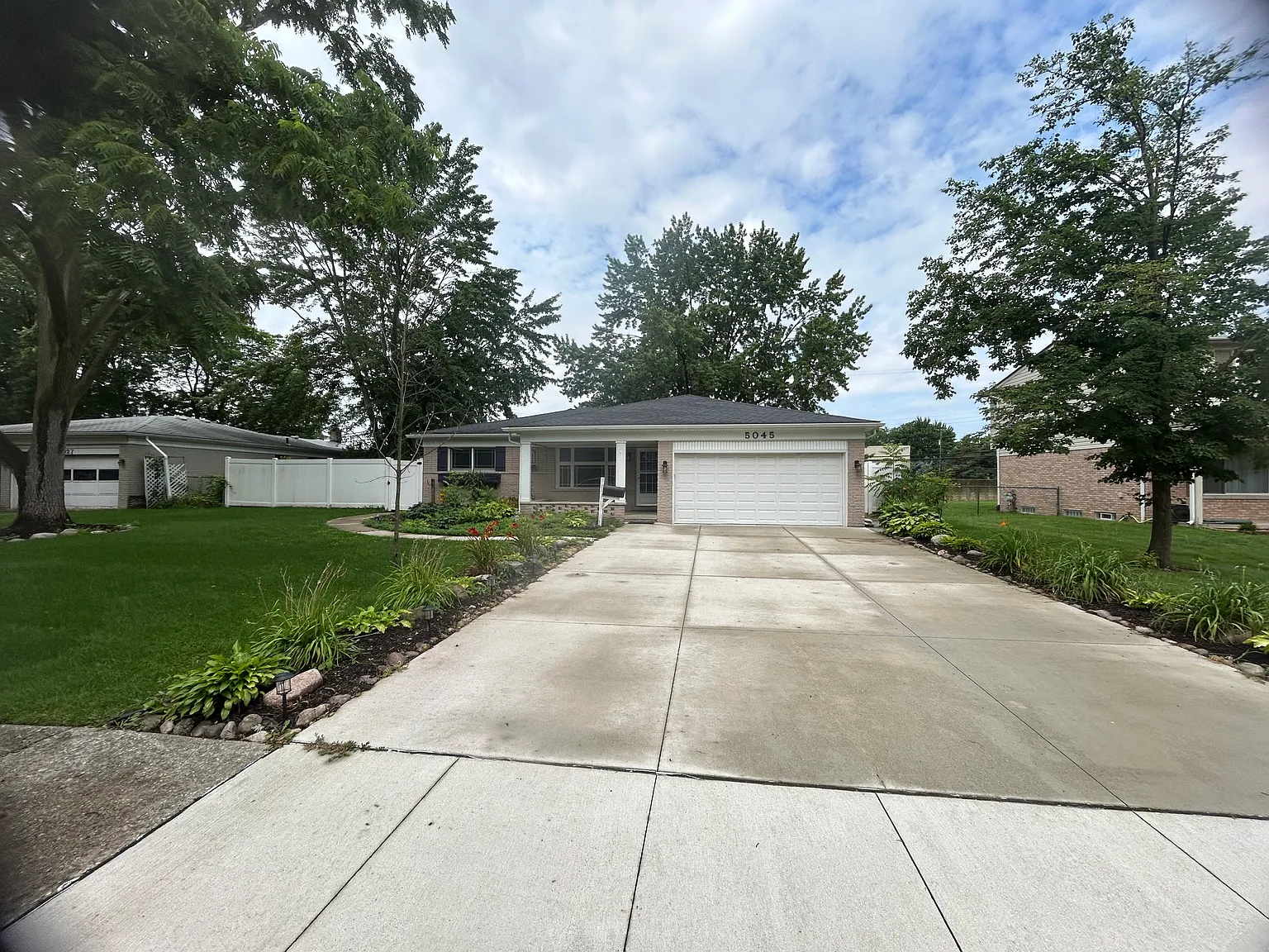 3 bed, 1458 sqft, $2,700 — Photo 1
