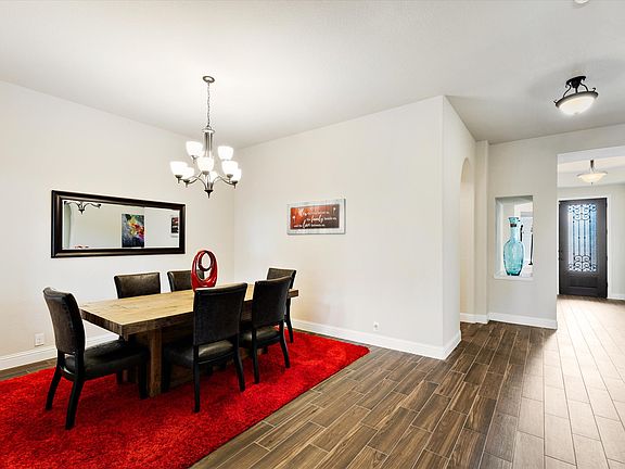 5th image of 1919 Bellflower Dr